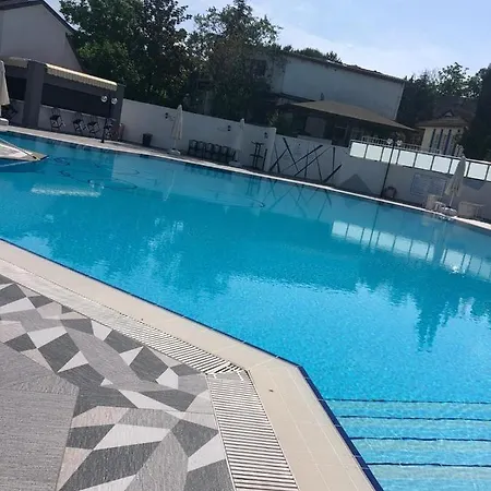 Luxury Villas With Shared Pool Near By John Hopkins Darıca