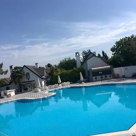 Luxury Villas With Shared Pool Near By John Hopkins فيلة
