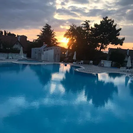 Luxury Villas With Shared Pool Near By John Hopkins * Darıca