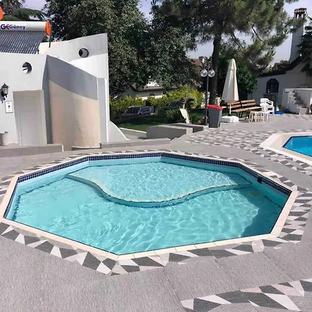Villa Luxury Villas With Shared Pool Near By John Hopkins Darıca